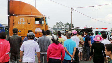 Nỗi đau tột cùng của người mẹ chứng kiến  2 đứa con chết thảm